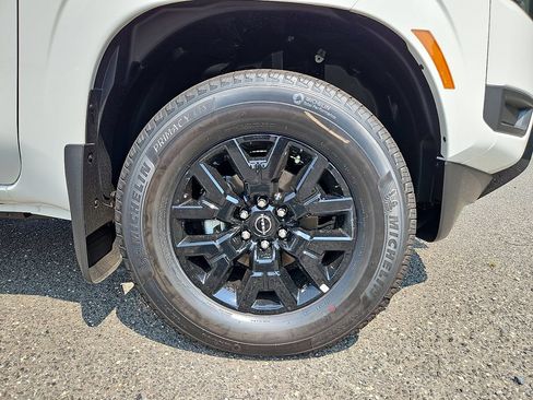 New 2026 Nissan Frontier SV w/ Tow Package AWD/4WD image 9