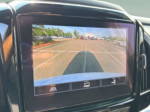 Used 2022 Chevrolet Traverse LT FWD image 23