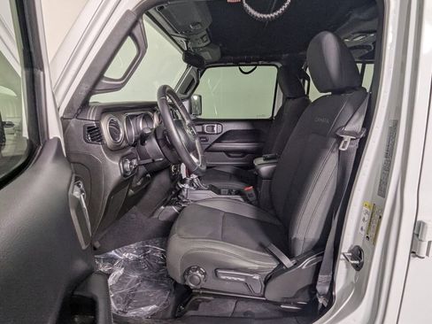 Used 2019 Jeep Wrangler Unlimited Sahara AWD/4WD image 14