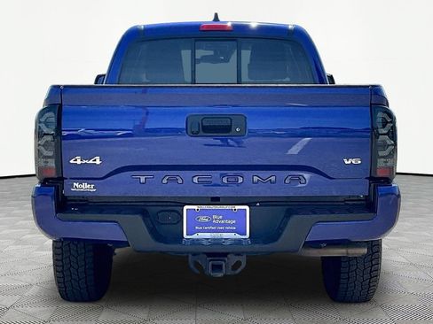 Used 2022 Toyota Tacoma SR5 AWD/4WD image 4