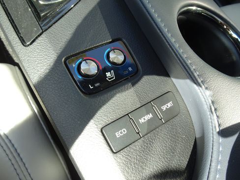 Used 2015 Toyota Avalon Limited w/ Technology Package FWD image 17