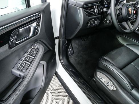 Certified 2026 Porsche Macan Turbo AWD/4WD image 8