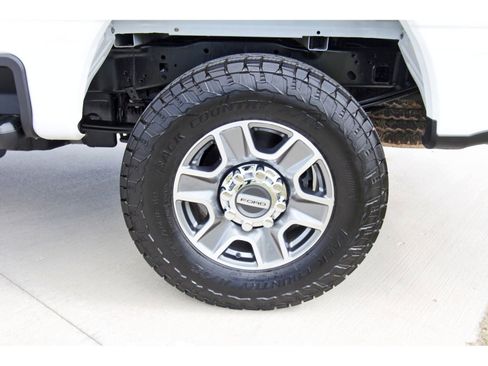 Used 2024 Ford F250 Lariat image 32