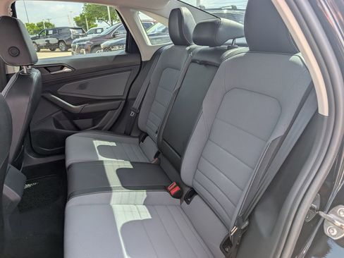 Used 2025 Volkswagen Jetta SE image 27