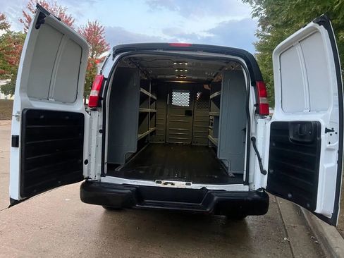 Used 2015 Chevrolet Express 2500 image 9