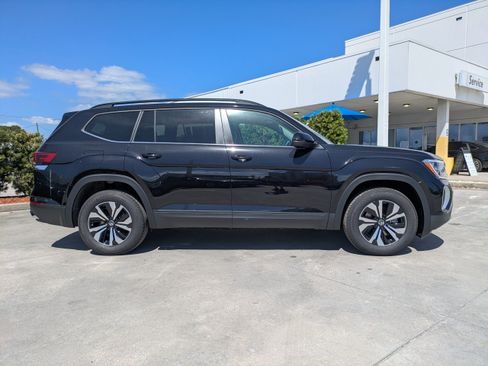 New 2026 Volkswagen Atlas SE FWD image 3
