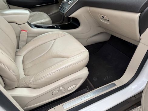 Used 2017 Lincoln MKC Select w/ Select Plus Package image 23