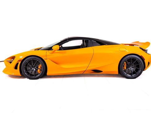 Used 2026 McLaren 750S Spider RWD image 3