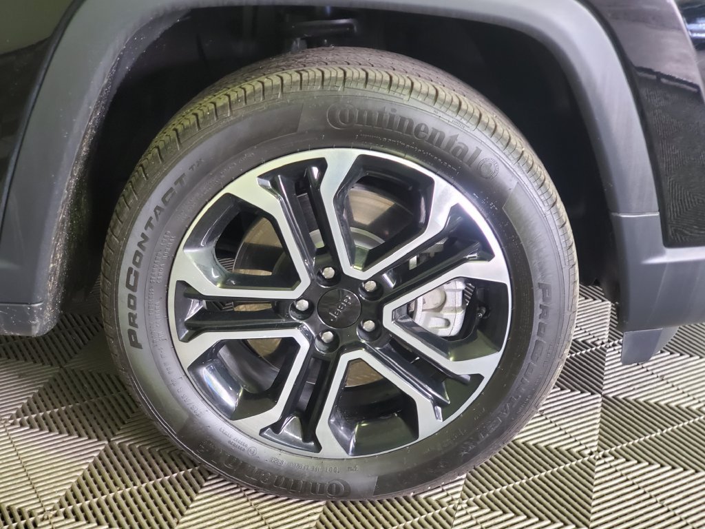 Used 2023 Jeep Compass Limited AWD/4WD image 29