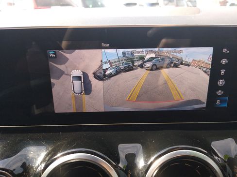 Used 2021 Mercedes-Benz GLA 250 4MATIC w/ Premium Package image 21