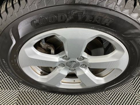 Used 2019 Jeep Compass Latitude w/ Popular Equipment Group image 9