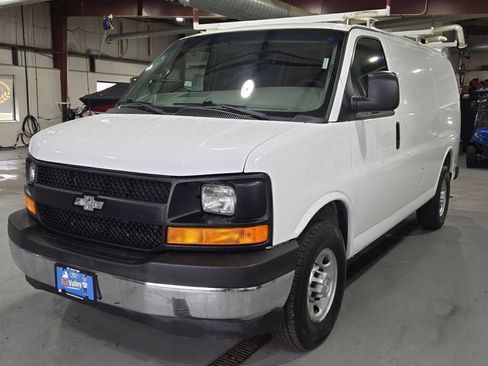 Used 2017 Chevrolet Express 3500 image 5