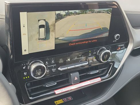 New 2026 Toyota Highlander Limited AWD/4WD image 15