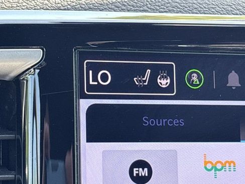 Used 2025 Chrysler Pacifica Select FWD image 33