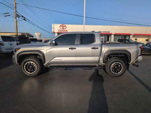 Used 2024 Toyota Tacoma TRD Off-Road AWD/4WD image 2