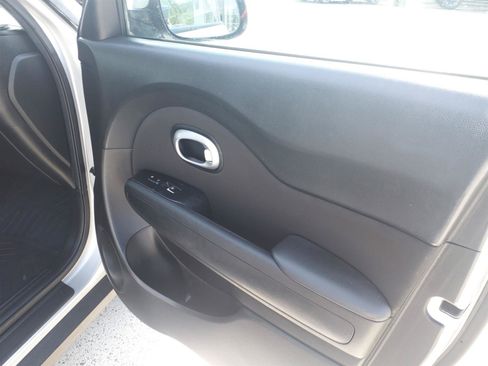 Used 2018 Kia Soul + FWD image 8