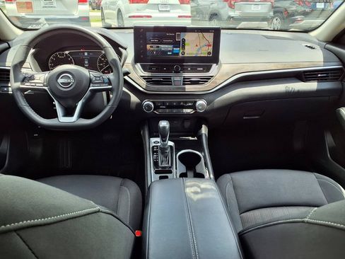 Used 2024 Nissan Altima 2.5 SV w/ SV Premium Package FWD image 18