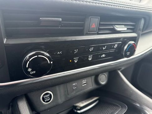 Used 2023 Nissan Rogue S image 31