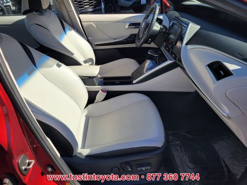 Certified 2017 Toyota Mirai Base image 14