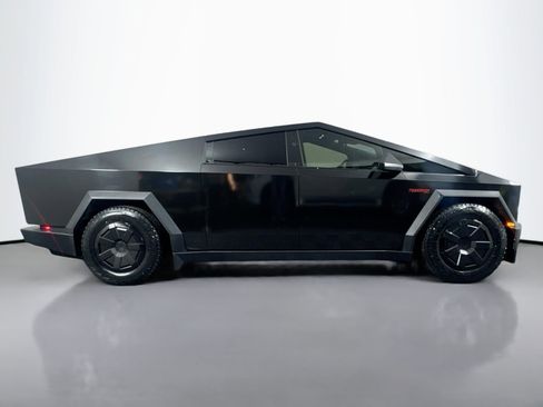 Used 2024 Tesla Cybertruck AWD Crew Cab image 4