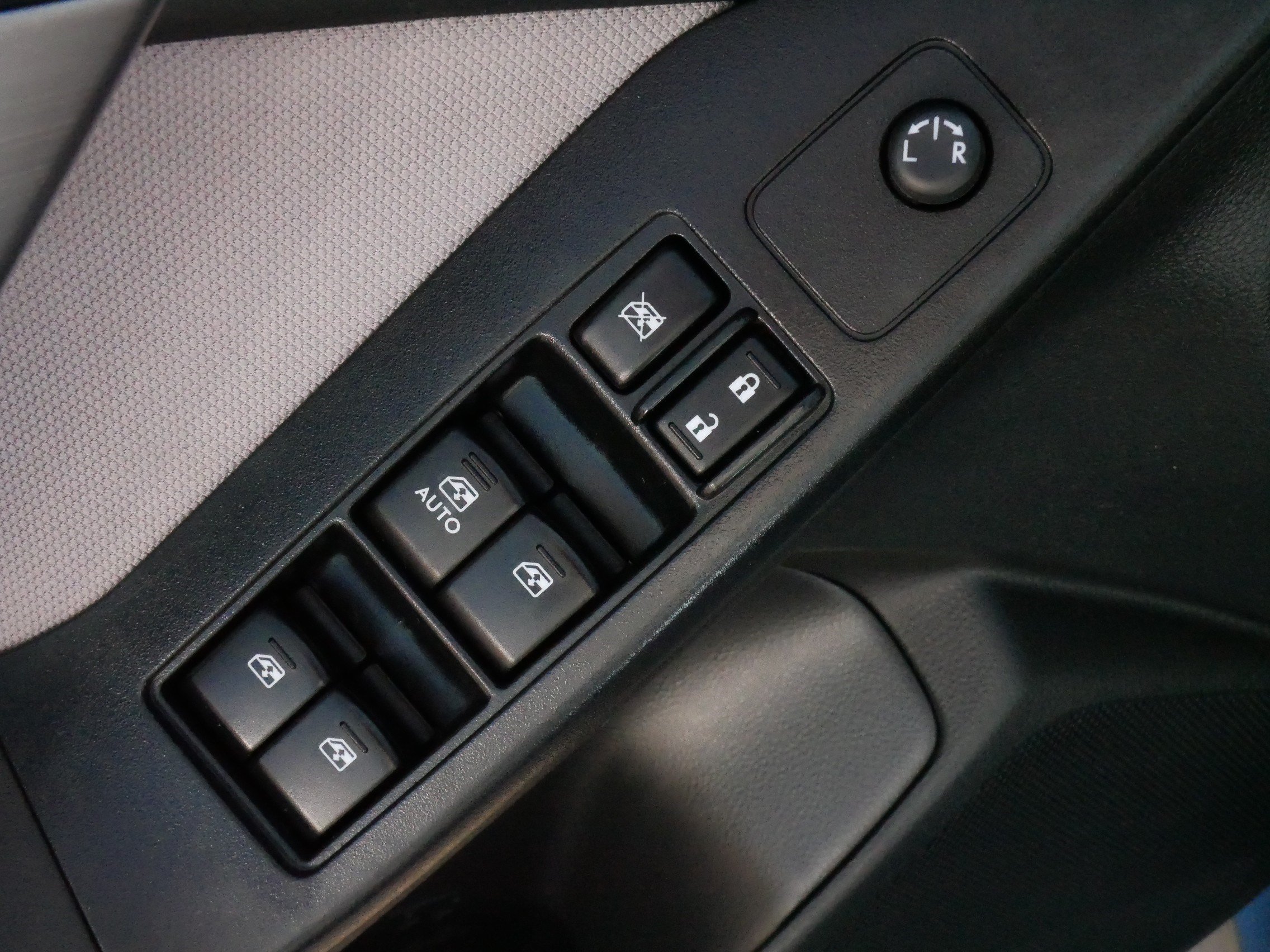 Used 2015 Subaru Forester 2.5i AWD/4WD image 19
