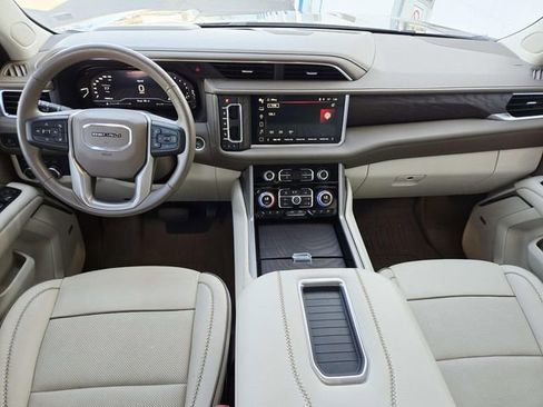 Used 2022 GMC Yukon XL Denali image 6