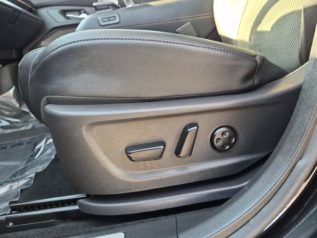 Used 2023 Nissan Ariya AWD image 12