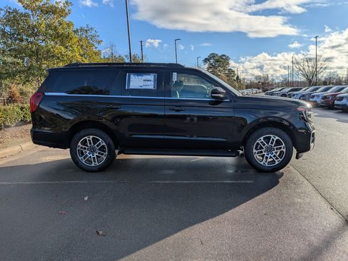 New 2025 Ford Expedition Active image 3