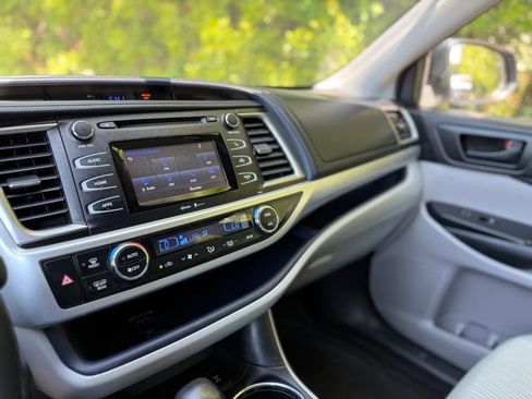 Used 2015 Toyota Highlander Plus AWD/4WD image 52