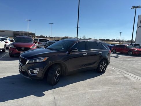 Used 2017 Kia Sorento EX image 2