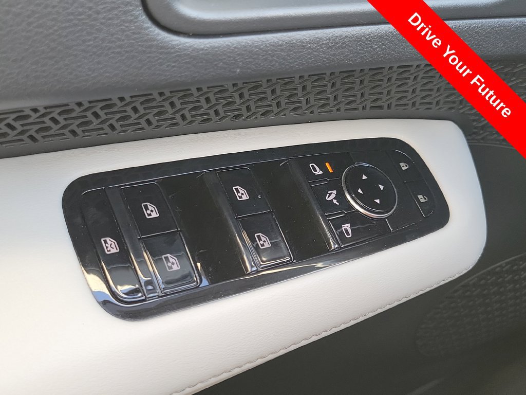 Used 2024 Nissan Ariya FWD image 16