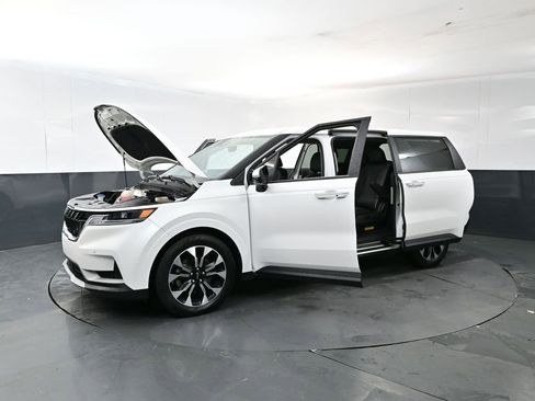 Used 2022 Kia Carnival EX FWD image 17