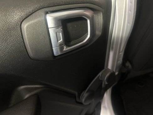 Used 2022 Jeep Wrangler Unlimited Sport AWD/4WD image 36