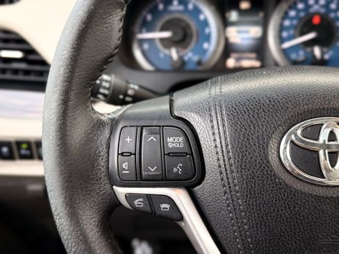 Used 2017 Toyota Sienna XLE Premium image 31