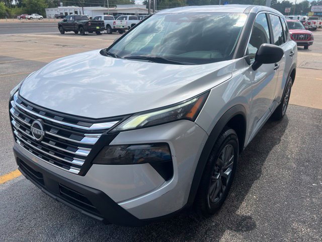 Used 2024 Nissan Rogue S AWD/4WD image 4