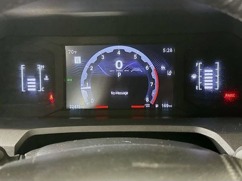 Used 2025 Toyota 4Runner SR5 AWD/4WD image 17