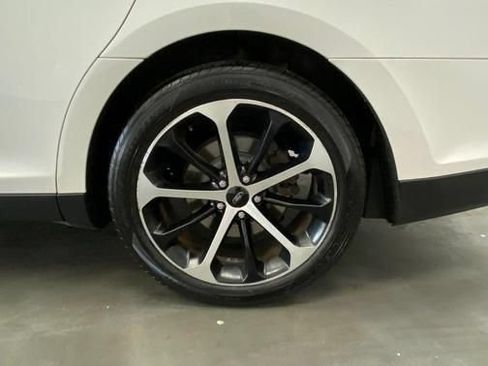 Used 2015 Ford Taurus SEL w/ Equipment Group 201A FWD image 19