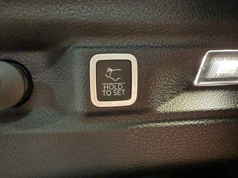 Used 2023 Jeep Grand Cherokee L Limited w/ Luxury Tech Group II image 26