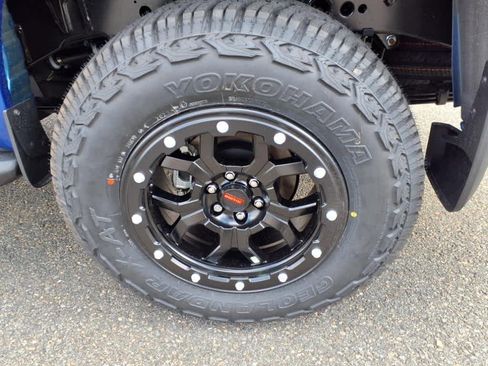 New 2025 Nissan Frontier SV image 6