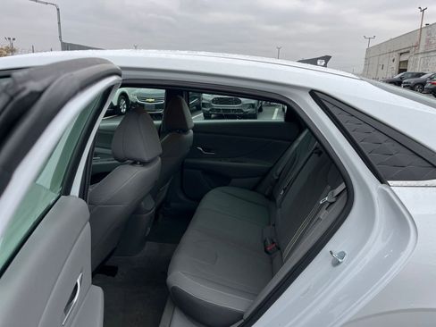 Used 2025 Hyundai Elantra SEL image 25