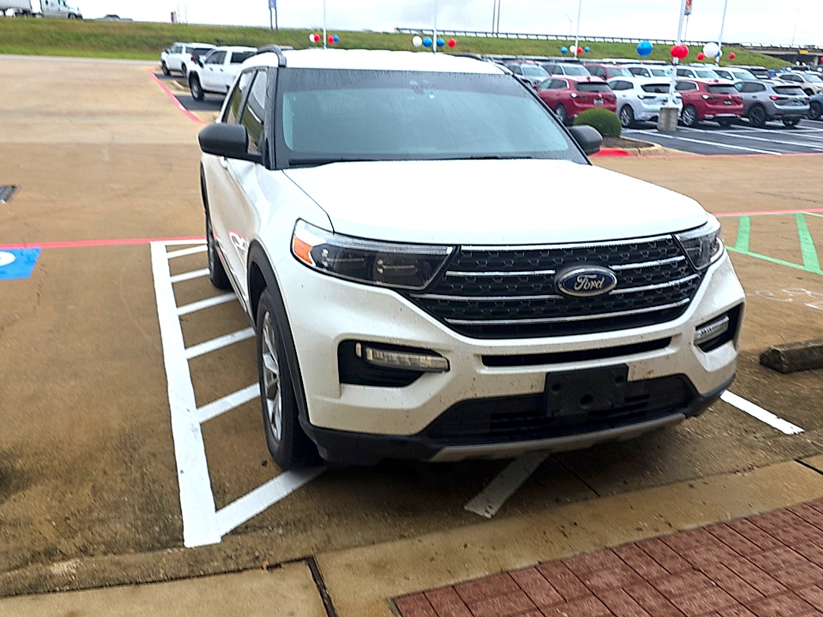 Used 2022 Ford Explorer XLT w/ Equipment Group 202A AWD/4WD image 7