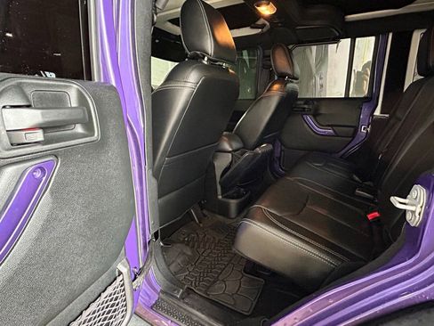 Used 2017 Jeep Wrangler Unlimited Rubicon w/ Connectivity Group AWD/4WD image 38
