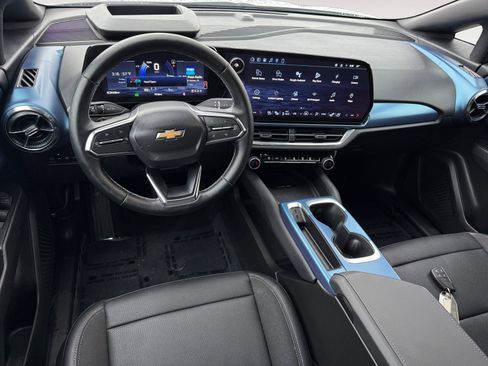 Used 2025 Chevrolet Equinox EV LT w/ Convenience Package II image 15