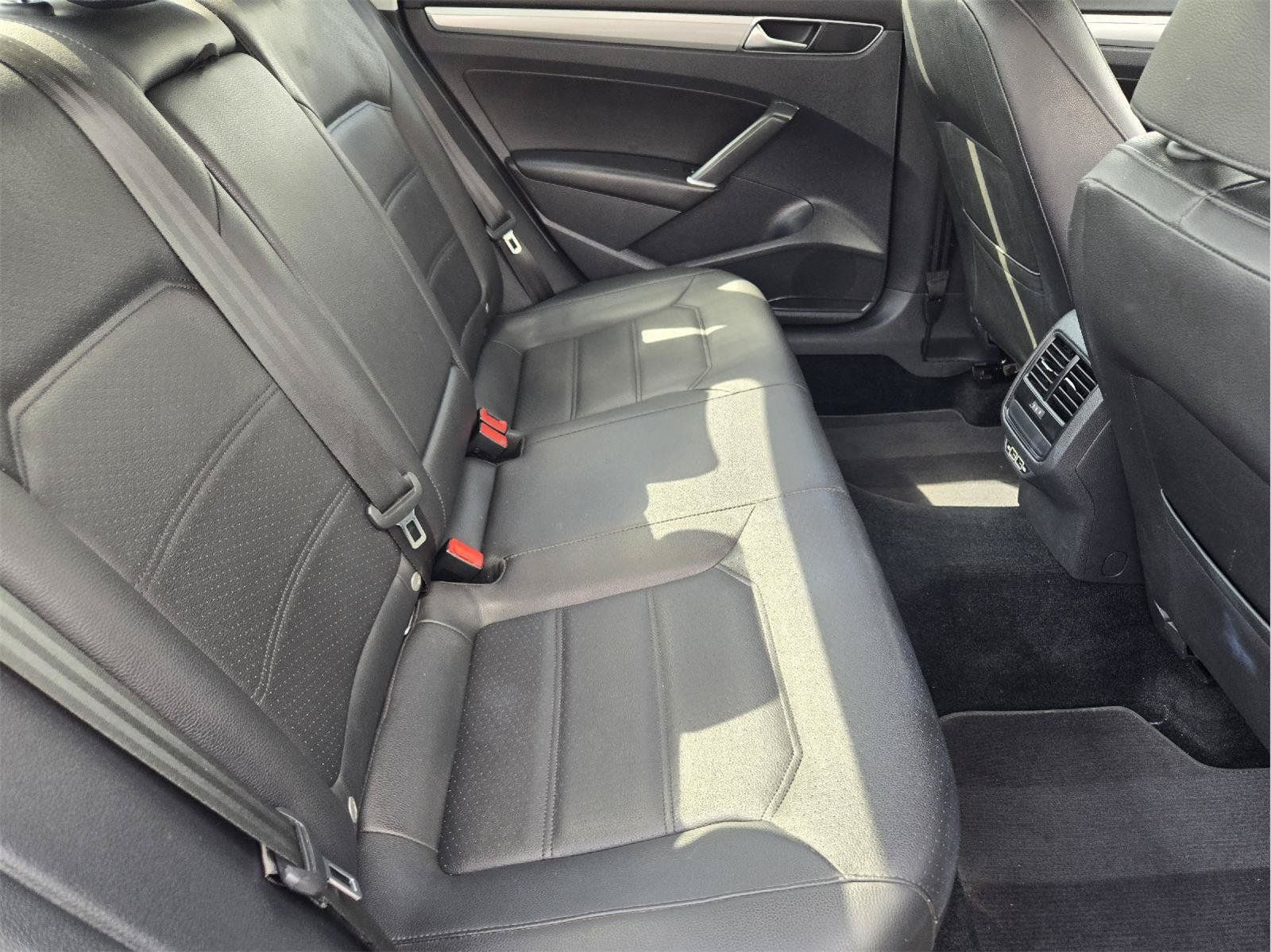 Used 2019 Volkswagen Passat 2.0T Wolfsburg FWD image 28