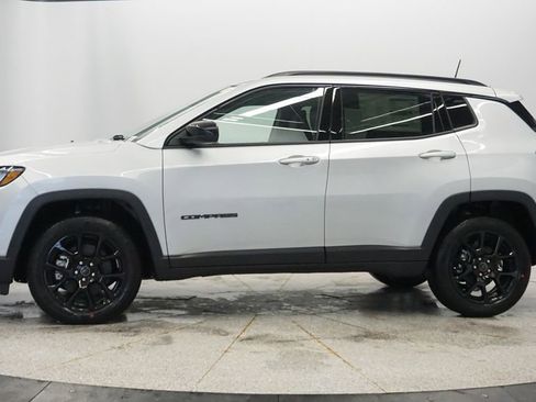 New 2026 Jeep Compass Latitude image 3