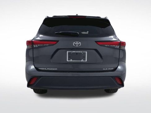 Used 2023 Toyota Highlander XLE image 9