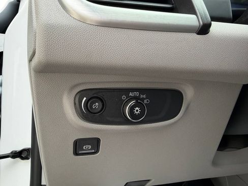 Used 2024 GMC Terrain SLE w/ Driver Convenience Package FWD image 19