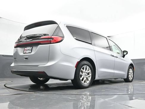 Used 2024 Chrysler Pacifica Touring-L FWD image 44