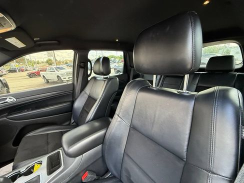 Used 2019 Jeep Grand Cherokee Altitude AWD/4WD image 13