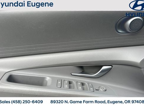 Used 2023 Hyundai Elantra SEL image 12